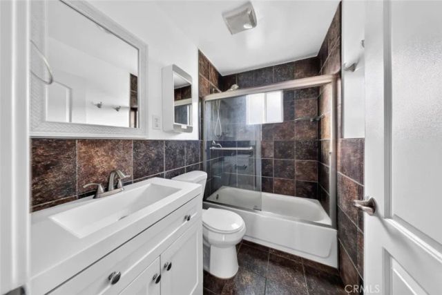 1175 N Alexandria Avenue, Los Angeles, CA 90029