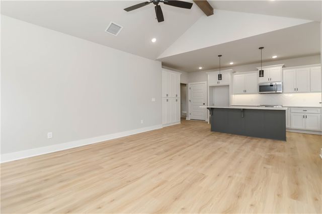 15 Whithorn Drive, Bella Vista, AR 72715