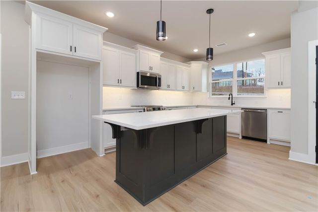 15 Whithorn Drive, Bella Vista, AR 72715