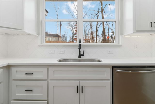 15 Whithorn Drive, Bella Vista, AR 72715