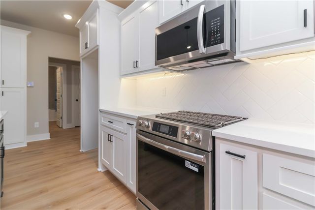 15 Whithorn Drive, Bella Vista, AR 72715