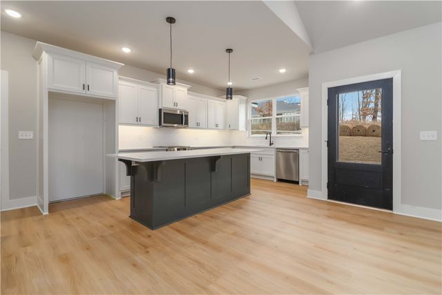 15 Whithorn Drive, Bella Vista, AR 72715