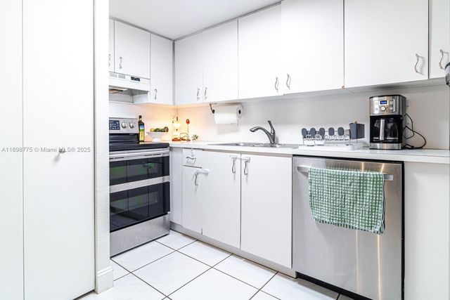 6926 NW 166th Ter 1302, Miami Lakes, FL 33014