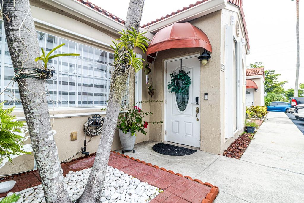 6926 NW 166th Ter 1302, Miami Lakes, FL 33014