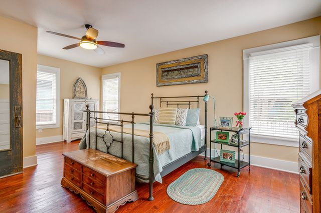 1968 Alston Avenue, Fort Worth, TX 76110