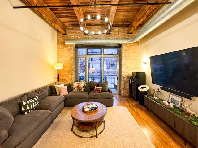 770 W Gladys Avenue 305, Chicago, IL 60661