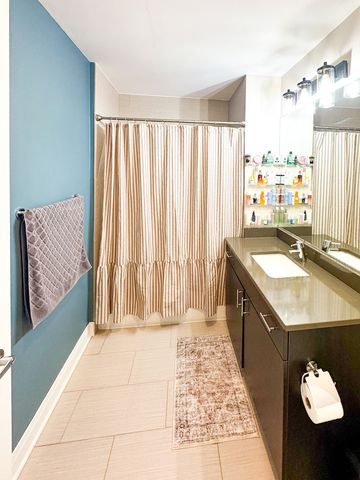 770 W Gladys Avenue 305, Chicago, IL 60661