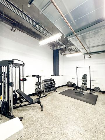 770 W Gladys Avenue 305, Chicago, IL 60661