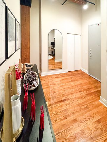 770 W Gladys Avenue 305, Chicago, IL 60661