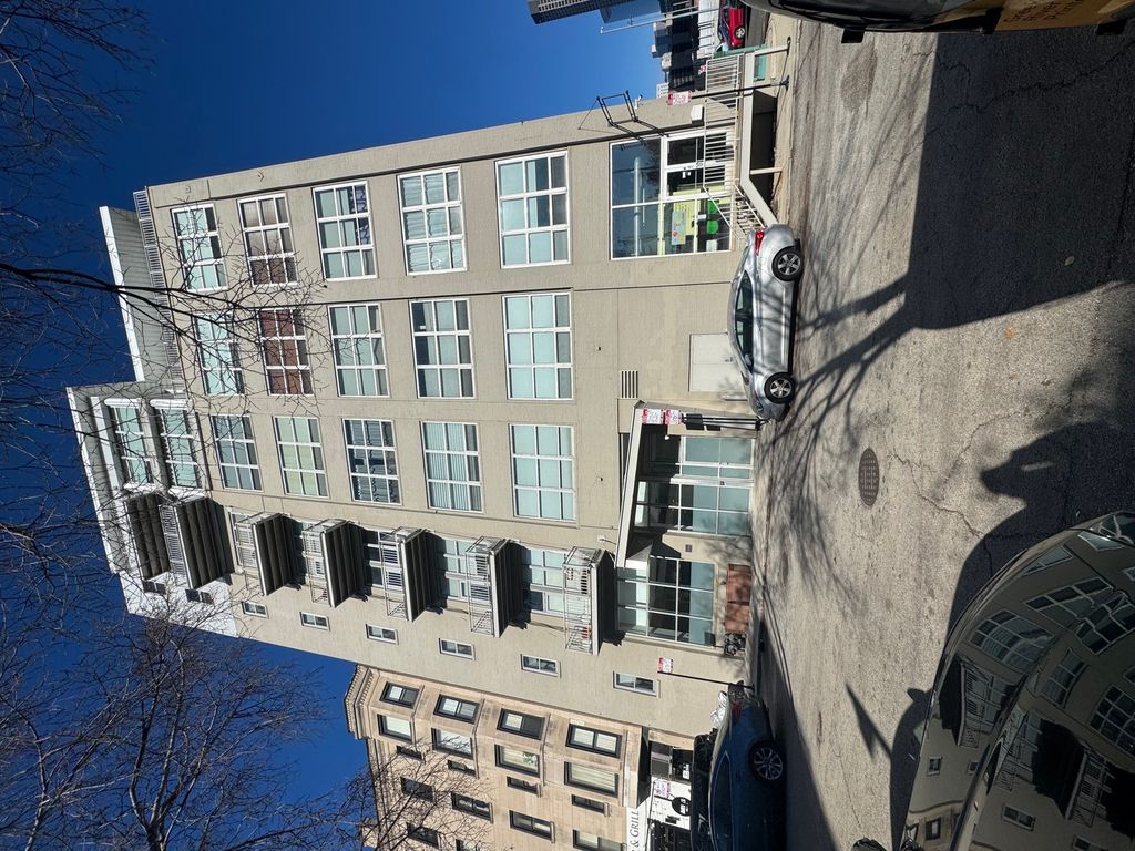 770 W Gladys Avenue 305, Chicago, IL 60661