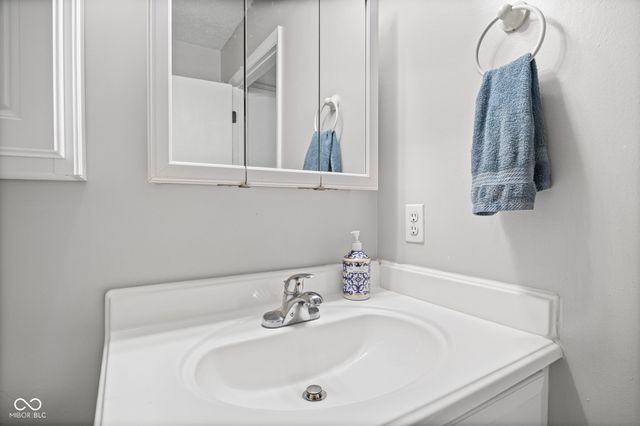 640 Blossom Drive, Avon, IN 46123