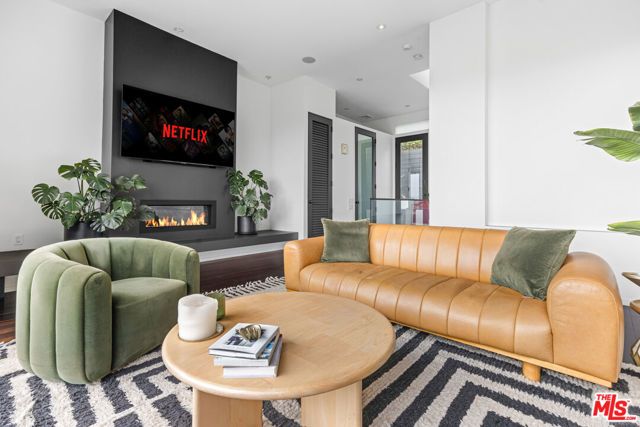 2300 Ronda Vista Drive, Los Angeles, CA 90027