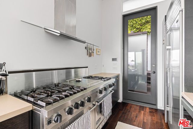 2300 Ronda Vista Drive, Los Angeles, CA 90027