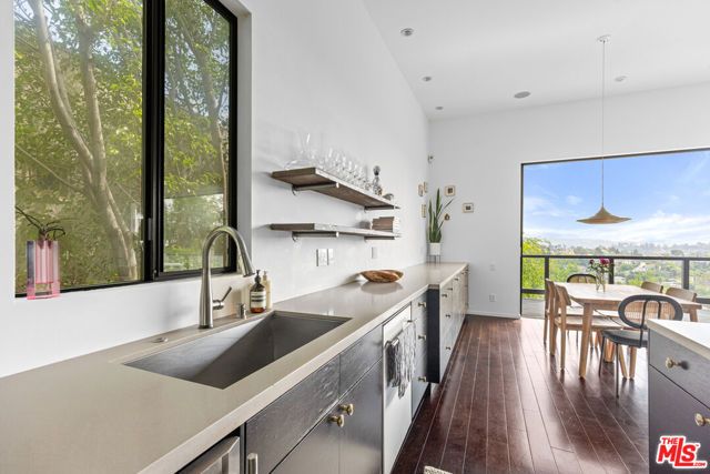 2300 Ronda Vista Drive, Los Angeles, CA 90027