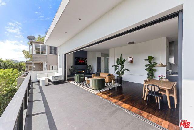 2300 Ronda Vista Drive, Los Angeles, CA 90027
