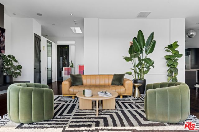 2300 Ronda Vista Drive, Los Angeles, CA 90027