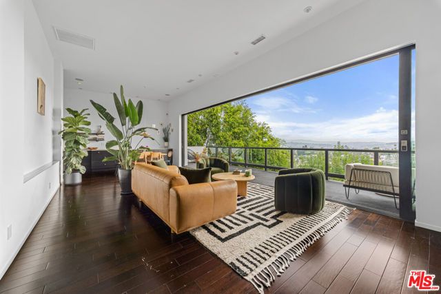 2300 Ronda Vista Drive, Los Angeles, CA 90027