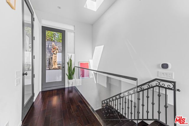 2300 Ronda Vista Drive, Los Angeles, CA 90027