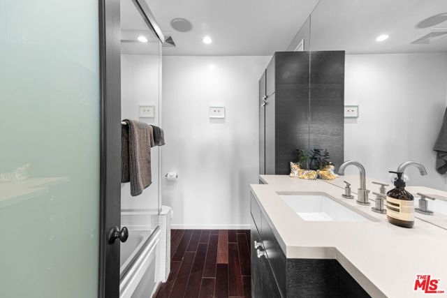 2300 Ronda Vista Drive, Los Angeles, CA 90027