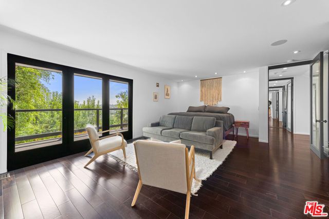 2300 Ronda Vista Drive, Los Angeles, CA 90027
