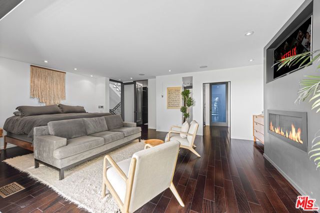 2300 Ronda Vista Drive, Los Angeles, CA 90027