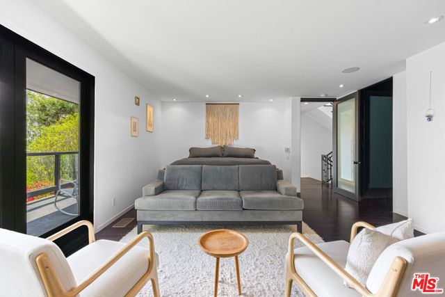 2300 Ronda Vista Drive, Los Angeles, CA 90027