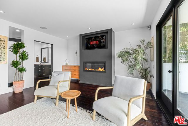 2300 Ronda Vista Drive, Los Angeles, CA 90027