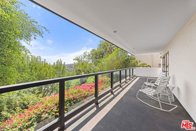 2300 Ronda Vista Drive, Los Angeles, CA 90027