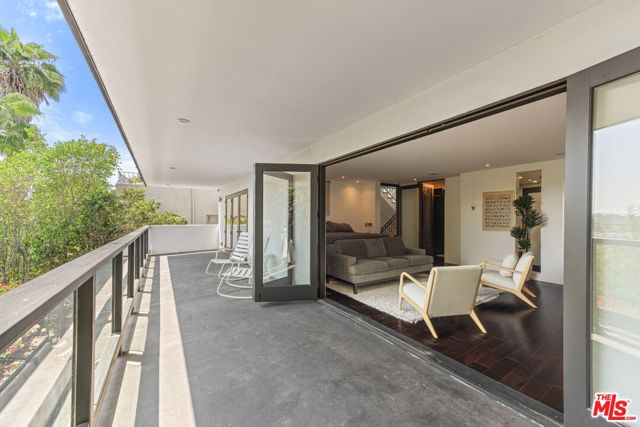 2300 Ronda Vista Drive, Los Angeles, CA 90027