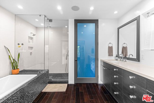 2300 Ronda Vista Drive, Los Angeles, CA 90027