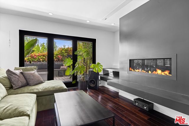 2300 Ronda Vista Drive, Los Angeles, CA 90027