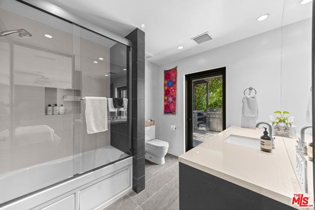 2300 Ronda Vista Drive, Los Angeles, CA 90027