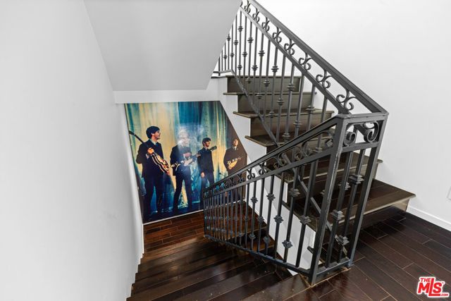 2300 Ronda Vista Drive, Los Angeles, CA 90027