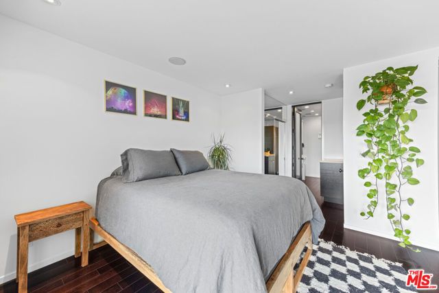 2300 Ronda Vista Drive, Los Angeles, CA 90027
