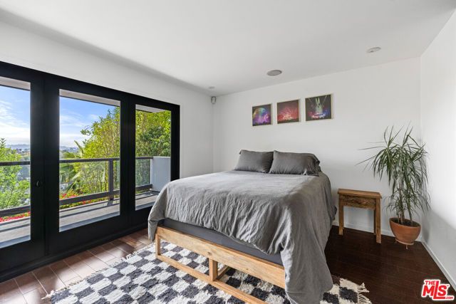 2300 Ronda Vista Drive, Los Angeles, CA 90027
