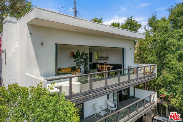 2300 Ronda Vista Drive, Los Angeles, CA 90027