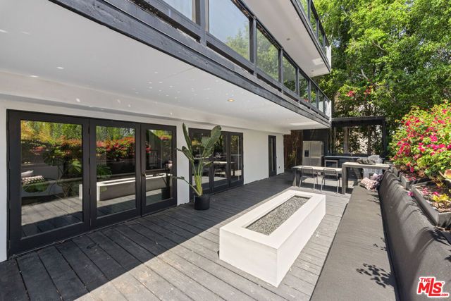 2300 Ronda Vista Drive, Los Angeles, CA 90027