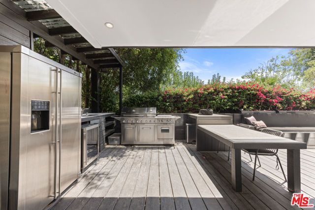 2300 Ronda Vista Drive, Los Angeles, CA 90027