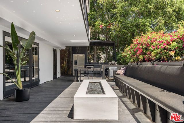 2300 Ronda Vista Drive, Los Angeles, CA 90027