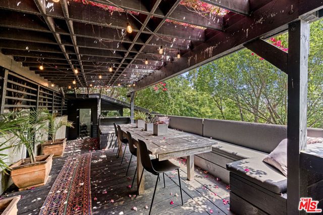 2300 Ronda Vista Drive, Los Angeles, CA 90027