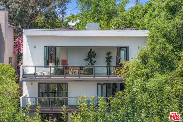 2300 Ronda Vista Drive, Los Angeles, CA 90027