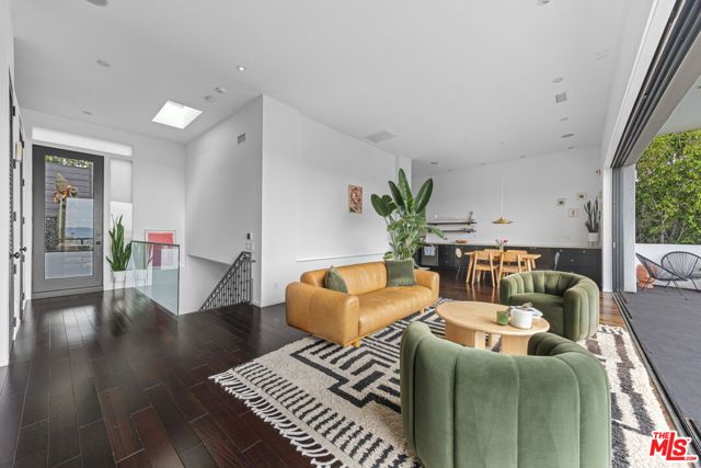 2300 Ronda Vista Drive, Los Angeles, CA 90027
