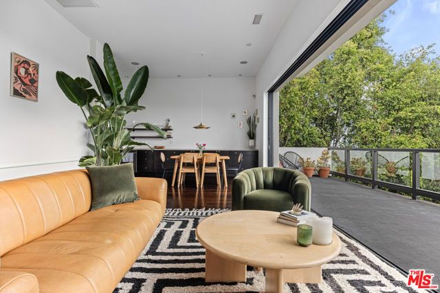 2300 Ronda Vista Drive, Los Angeles, CA 90027