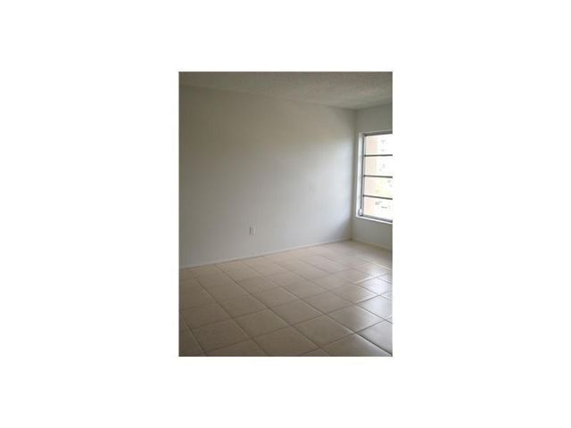 4158 Inverrary Drive 404, Lauderhill, FL 33319
