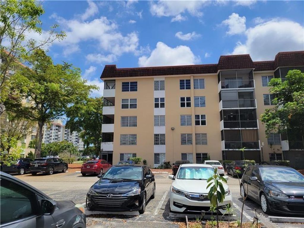 4158 Inverrary Drive 404, Lauderhill, FL 33319