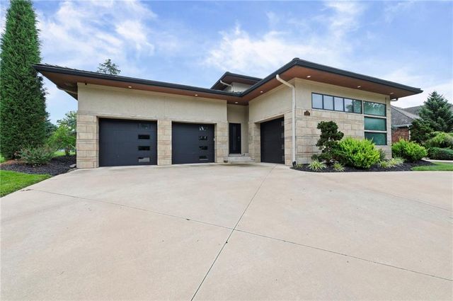 6537 Ridge Road, Parkville, MO 64152
