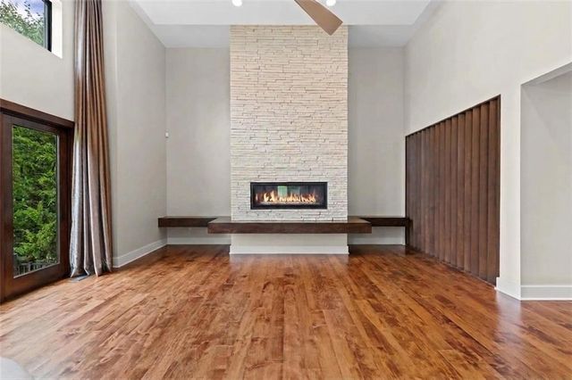 6537 Ridge Road, Parkville, MO 64152