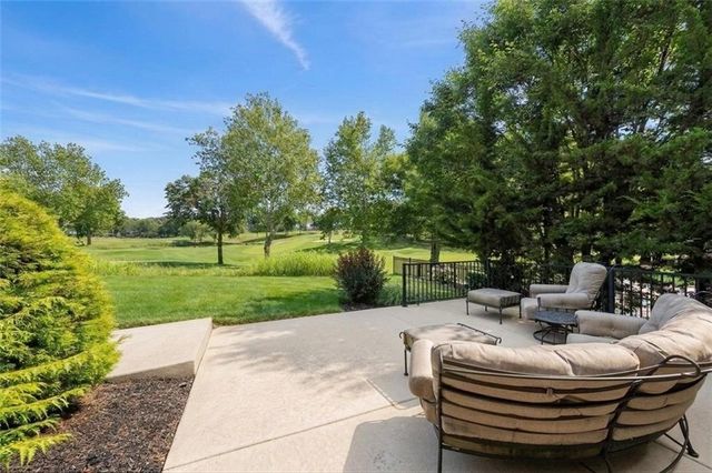 6537 Ridge Road, Parkville, MO 64152