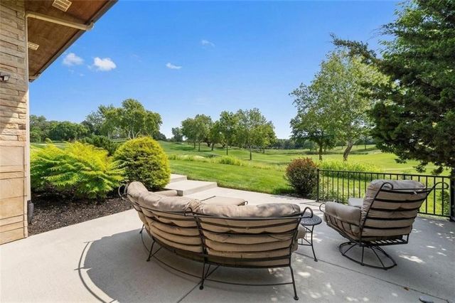 6537 Ridge Road, Parkville, MO 64152