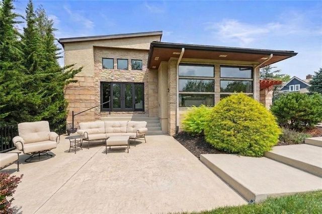 6537 Ridge Road, Parkville, MO 64152